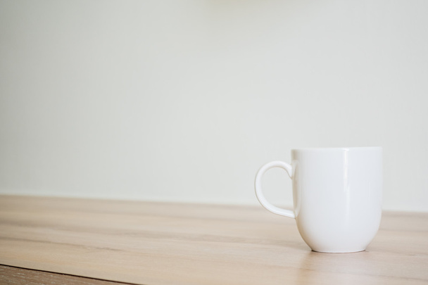 White coffee cup on table - Valokuva, kuva