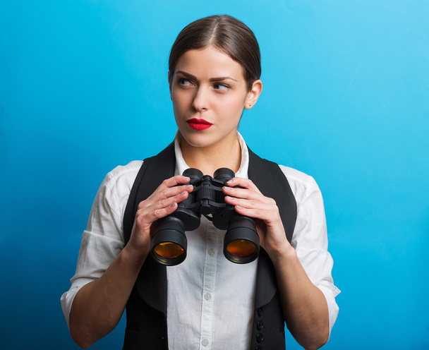 Business woman with a binoculars - Photo, Image