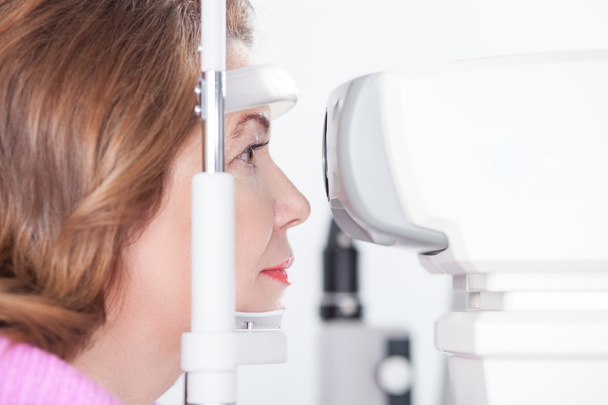 Калибровка диоптрий офтальмологии в глазной лаборатории
 - Фото, изображение