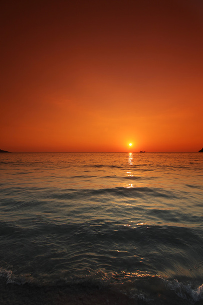 Zonsondergang over zee in Thailand - Foto, afbeelding