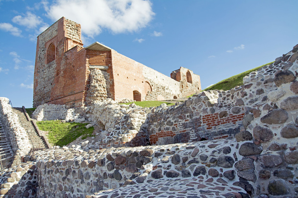 Vilna, Torre de Gediminas castillo histórico de Vilna, buena vista, antiguas murallas, hermoso día soleado para viajar
. - Foto, imagen