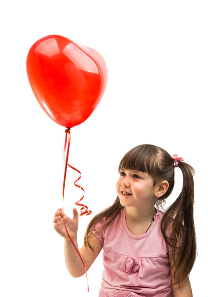 portrait d'une fille avec ballon coeur rouge
  - Photo, image