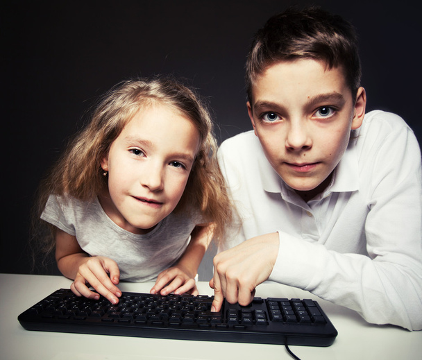 Children looking at a computer - Фото, изображение
