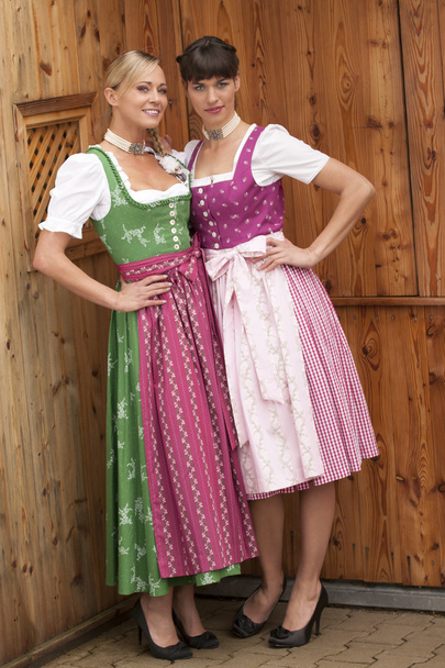 Bawarskie dziewczyny w strojach - Zdjęcie, obraz