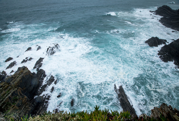Άγρια Ατλαντικού κύματα στις ακτές της Πορτογαλίας στο cabo Sardao - Φωτογραφία, εικόνα