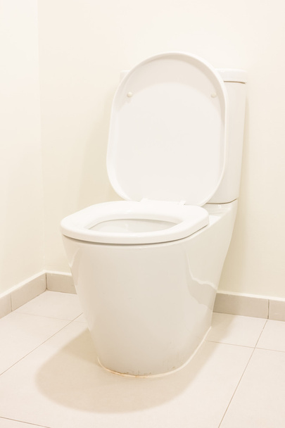 weißer Toilettensitz im Badezimmer - Foto, Bild