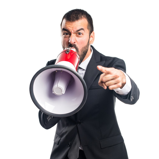 Liikemies huutaa megafonilla
 - Valokuva, kuva