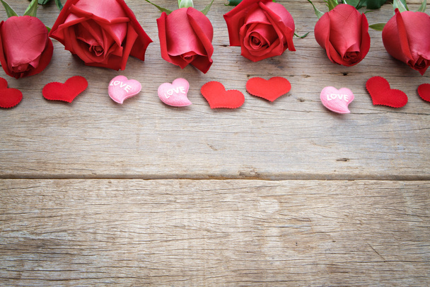 Roses with red and pink heart on wooden. Valentine's Day, anniversary etc background. - Zdjęcie, obraz