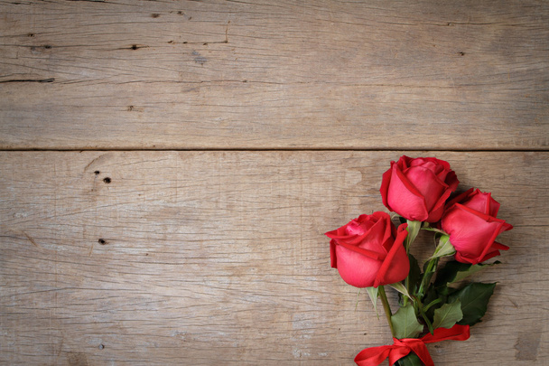 Valentines day background with red rose and ribbon on wooden. - Foto, Imagen