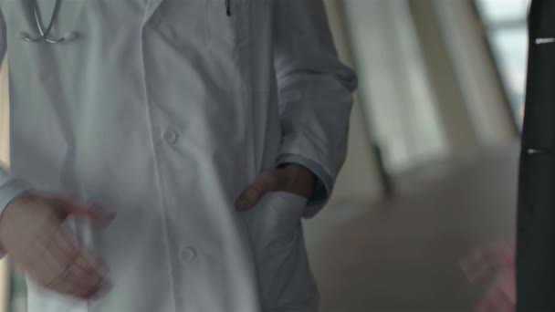 orvos egy beteggel - Felvétel, videó