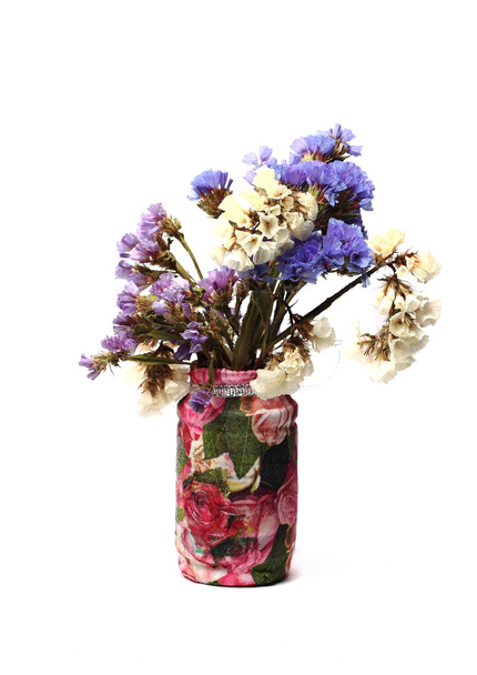 getrocknete Blumen in einer Vase auf weißem Hintergrund - Foto, Bild