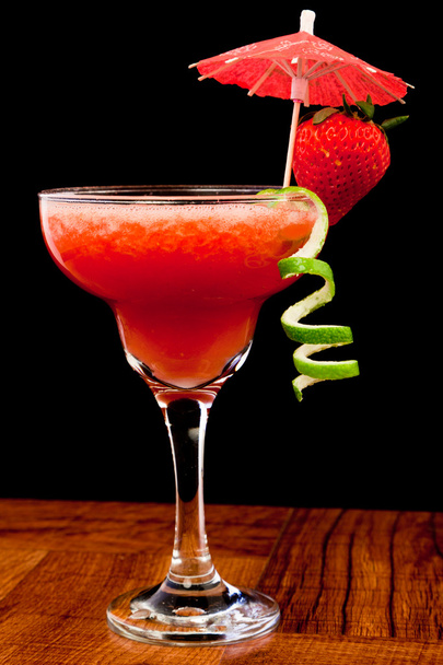 verse aardbeien cocktail - Foto, afbeelding