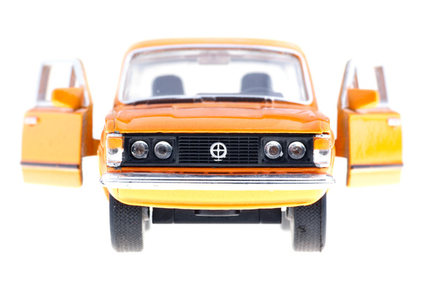Fiat 125p pomarańczowy - Zdjęcie, obraz