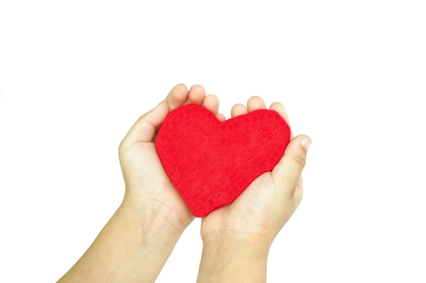 Ruce držící červené srdce - Fotografie, Obrázek