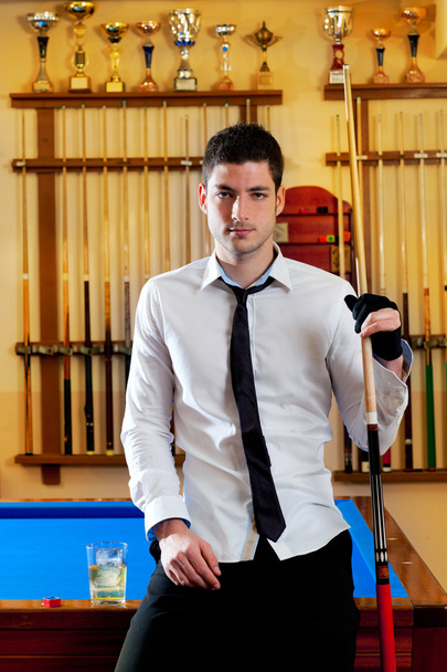 Billiard handsome young man with shirt cue and tie - Zdjęcie, obraz