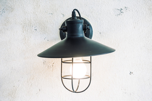 Lampe lumineuse sur mur salon
 - Photo, image