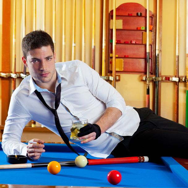 Billiard handsome player man drinking alcohol - Foto, Bild