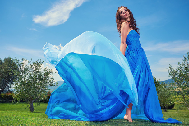 mujer en vestido azul - Foto, imagen