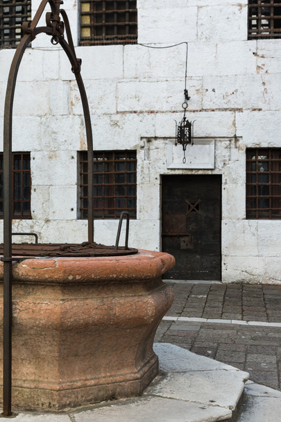 Gefängnishof im Dogenpalast in Venedig - Italien - Foto, Bild