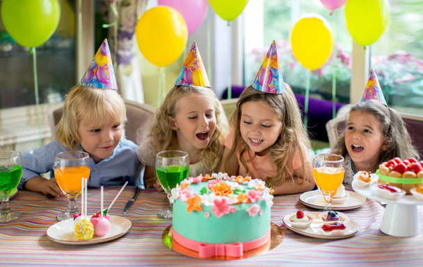 gyermekek születésnapi party - Fotó, kép