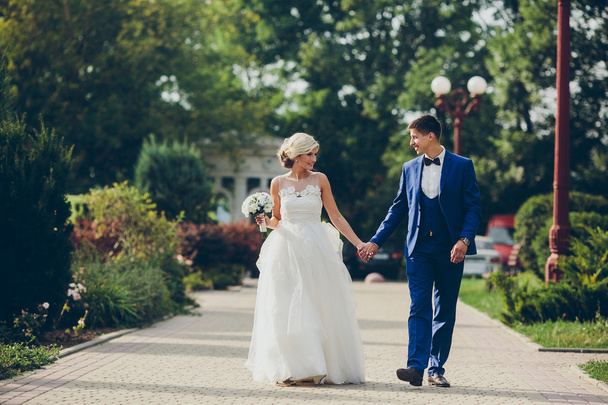 Casamento bonito casal walkin
 - Foto, Imagem