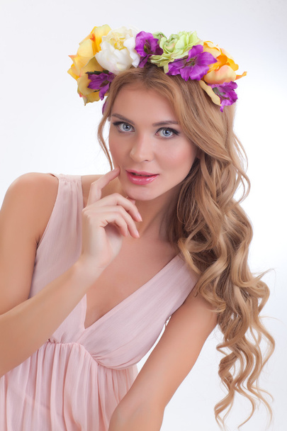Spring girl with flower wreath - Fotó, kép