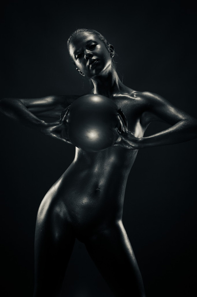 Metallic woman with ball - Foto, immagini