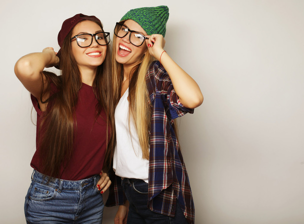 Close up lifestyle portrait of two pretty teen girlfriends smili - Zdjęcie, obraz