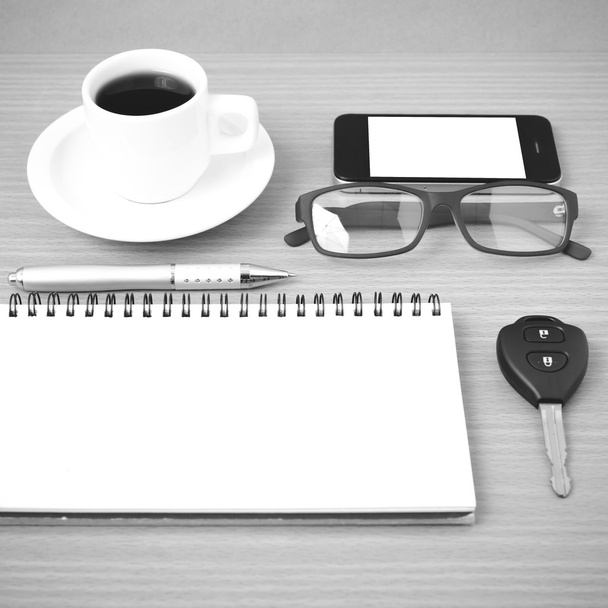 coffee,phone,notepad,eyeglasses and car key - Foto, Imagen