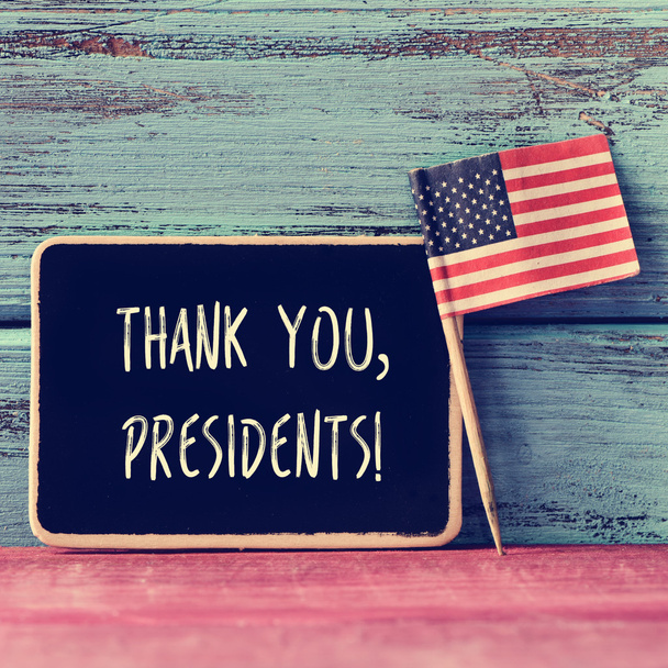 Dank u tekst voorzitters een schoolbord en de vlag van de VS - Foto, afbeelding
