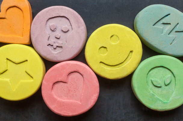 Ecstasy-Pillen oder Tabletten - Drogen - Foto, Bild