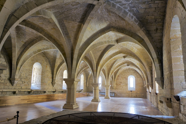 Monastero di Santa Maria de Poblet cantina volta
 - Foto, immagini