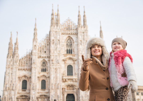 Mother showing something to daughter while standing near Duomo - Foto, Imagem