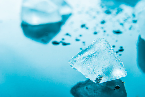 Ice cube in the blue background - Фото, зображення