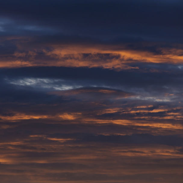 Avondrood dramatische achtergrond, kleurrijke twilight hemel - Foto, afbeelding