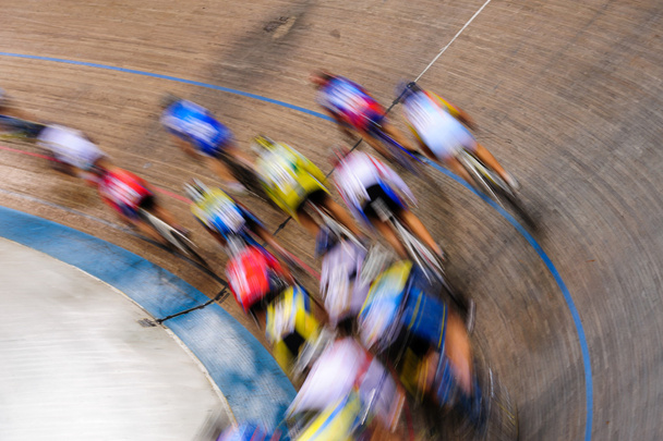 Велогонщики в движении
 - Фото, изображение
