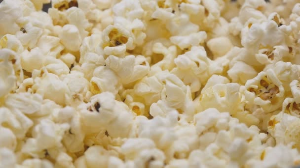 Popcorn, wlewając w zwolnionym tempie - Materiał filmowy, wideo