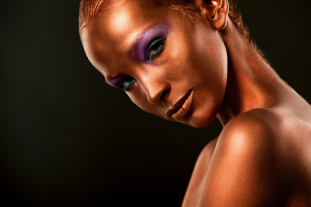Gilt. Golden Womans Face Closeup. Futuristic Gilded Make-up. Painted Skin bronze. - Fotoğraf, Görsel