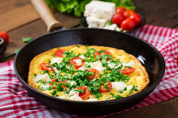Omelet with tomatoes, parsley and feta cheese - Photo, Image