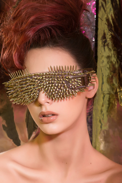 \young girl with red hair wearing glasses with gold spikes in th - Foto, Imagem