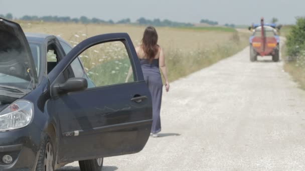 woman with the broken down car on a country road ,call ,seek assistence - Кадры, видео