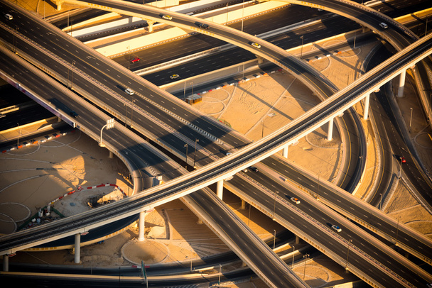 Bovenaanzicht voor snelweg interchange in Dubai - Foto, afbeelding