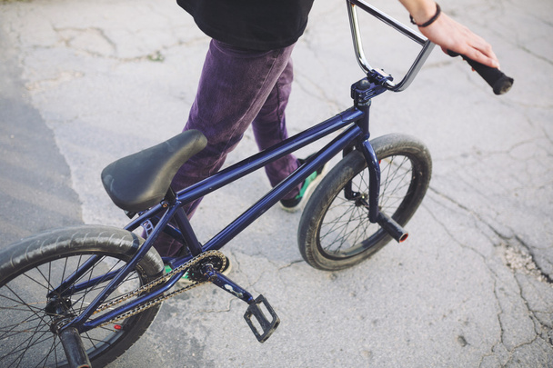 Young Bmx fiets rider - Foto, afbeelding
