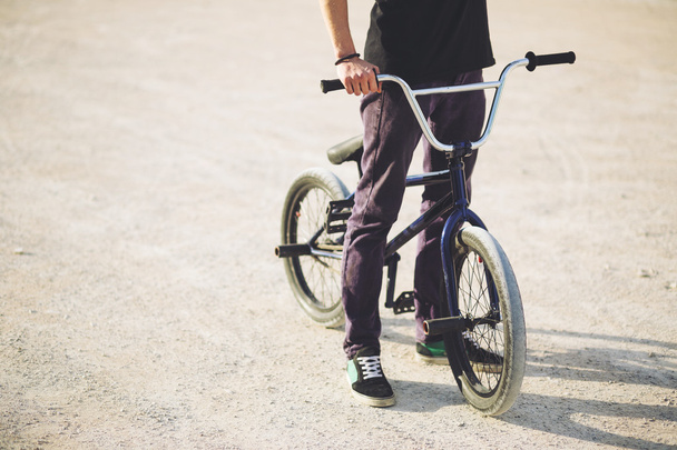 Jeune cycliste BMX
 - Photo, image