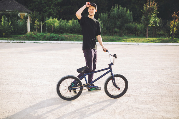 Young BMX bicycle rider - 写真・画像