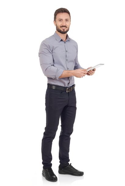 Cheerful man with a digital tablet - Foto, imagen