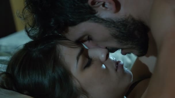 Embrasser couple passionné - Séquence, vidéo