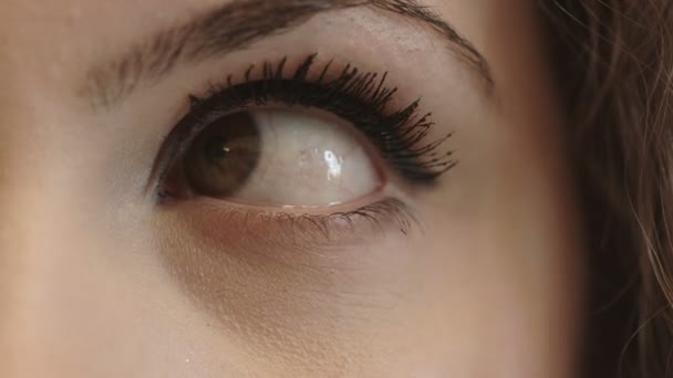 női szem mozgó - Felvétel, videó