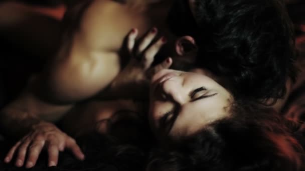 amorous couple kissing in bed - Felvétel, videó