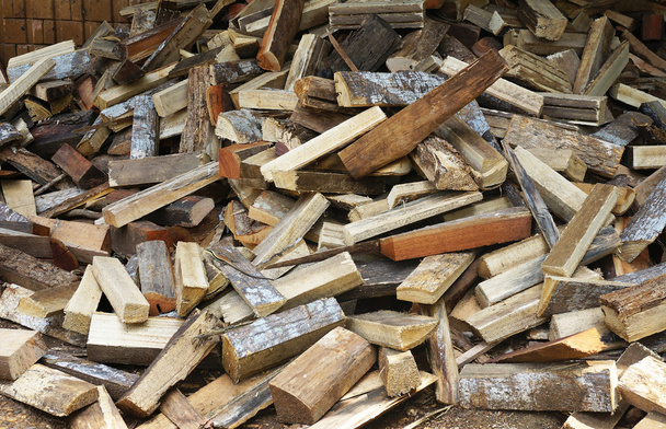 Stos siekanego drewna opałowego - Zdjęcie, obraz